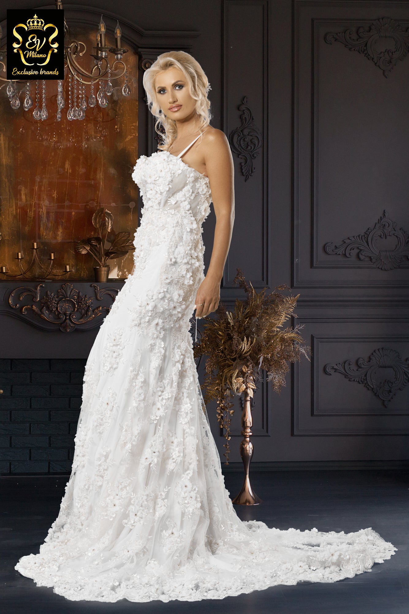 Long wedding dress with thin straps, embroidered model and train EVM-1018