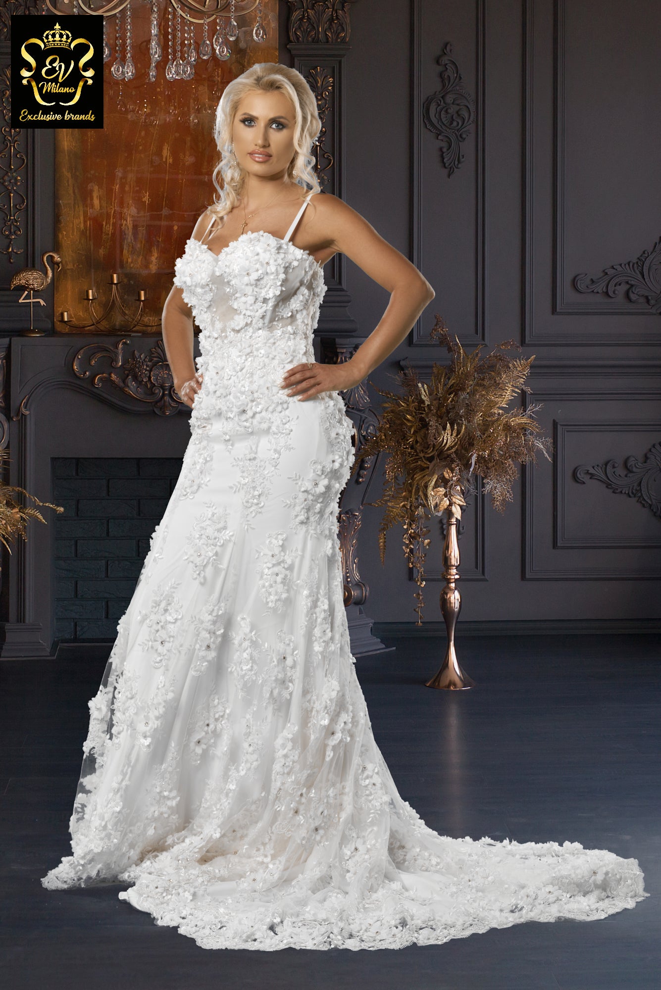 Long wedding dress with thin straps, embroidered model and train EVM-1018