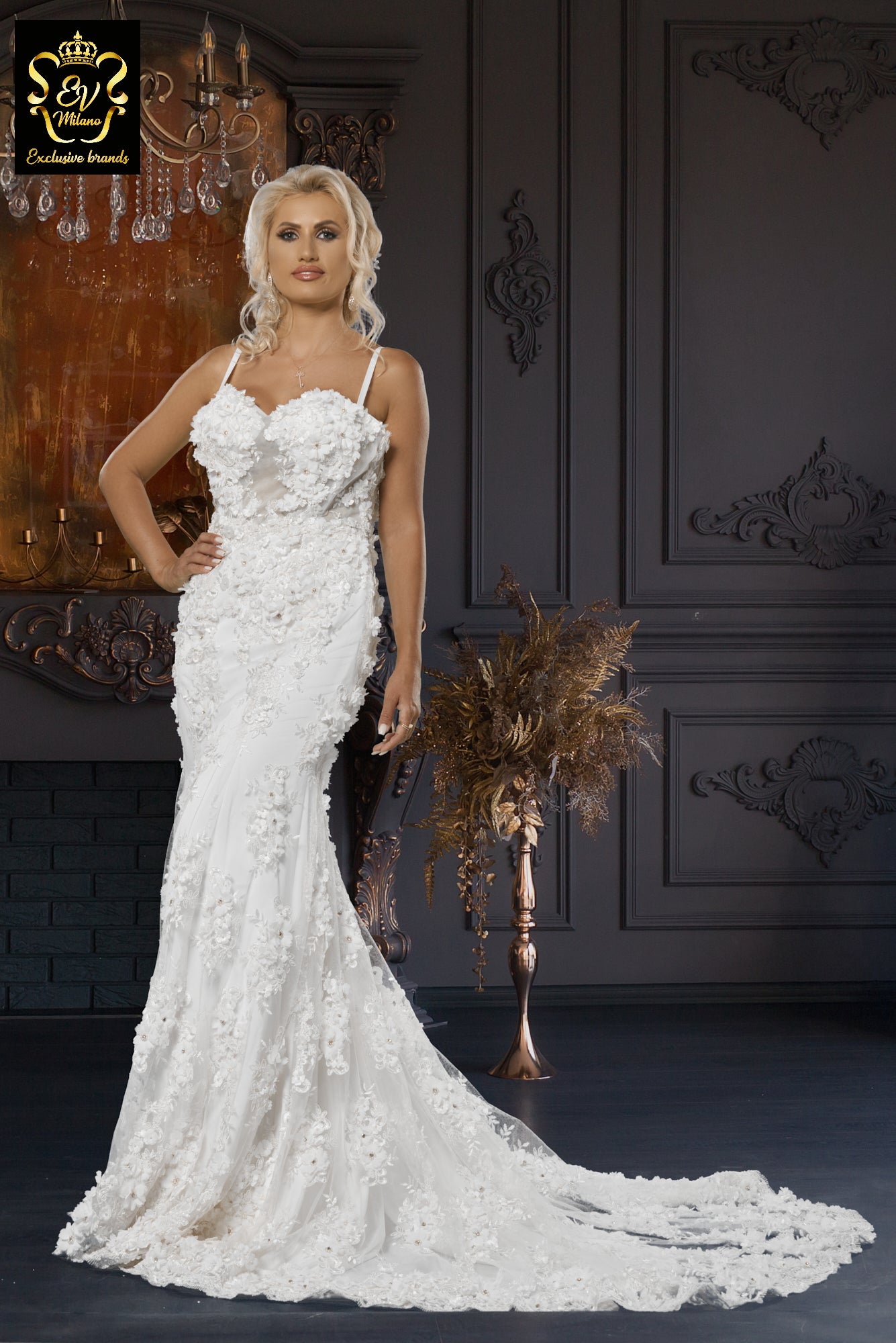 Long wedding dress with thin straps, embroidered model and train EVM-1018