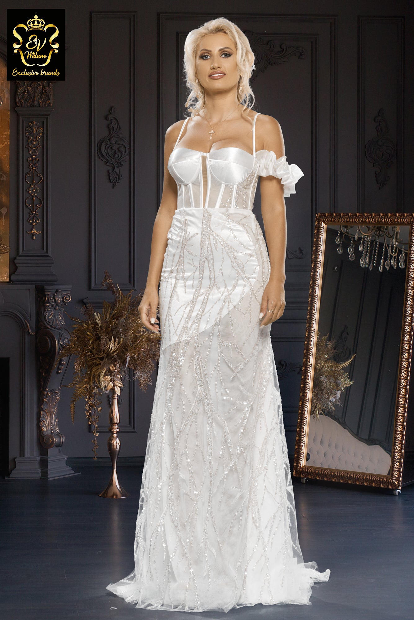 Long wedding dress with thin straps, precious model and train EVM-1008