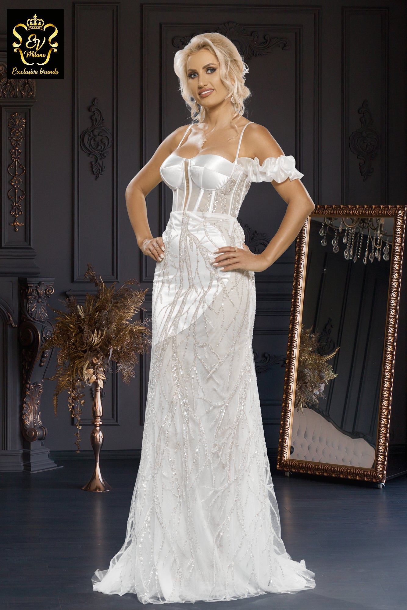 Long wedding dress with thin straps, precious model and train EVM-1008