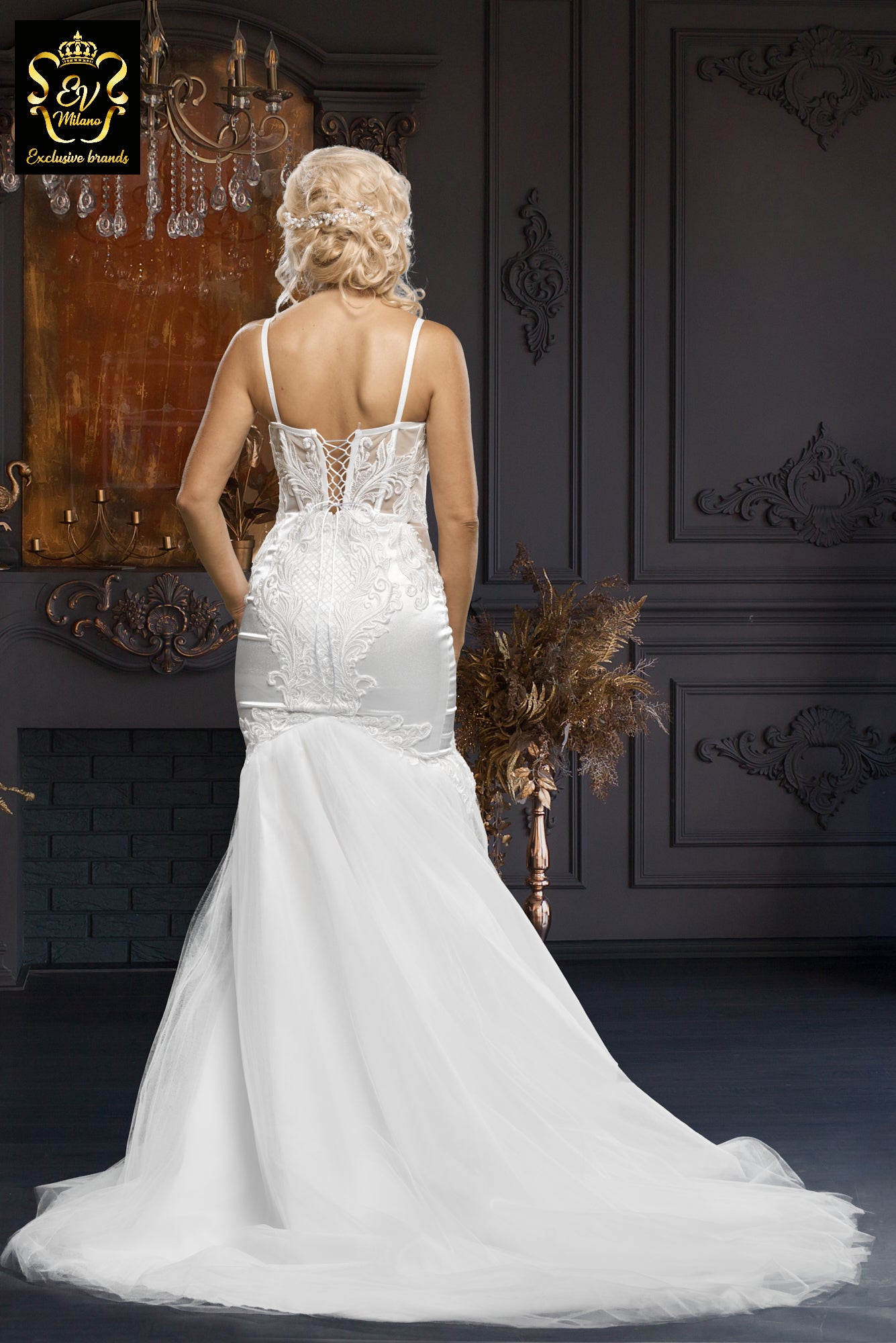 Long wedding dress with thin straps, precious model and train EVM-1009