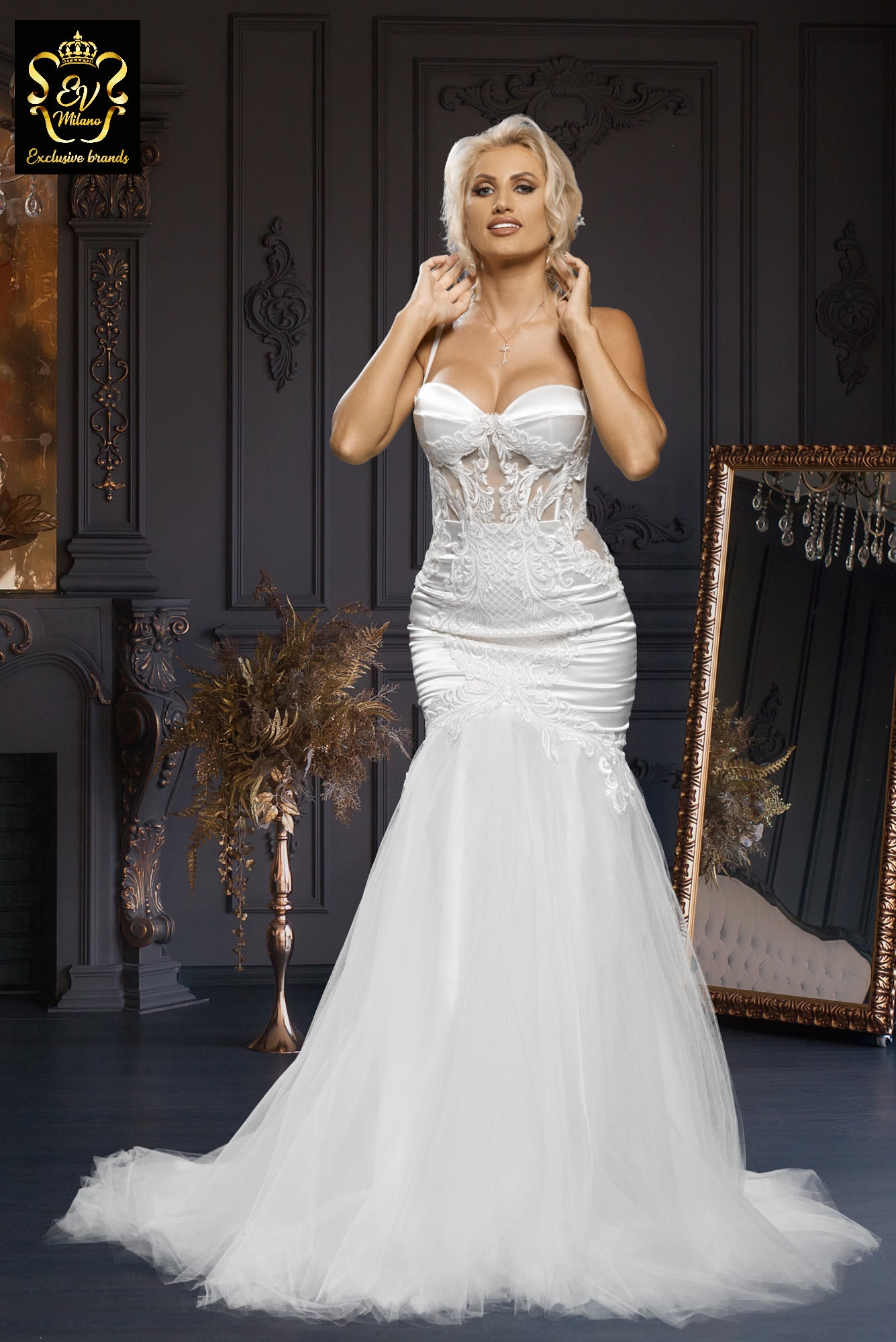 Long wedding dress with thin straps, precious model and train EVM-1009