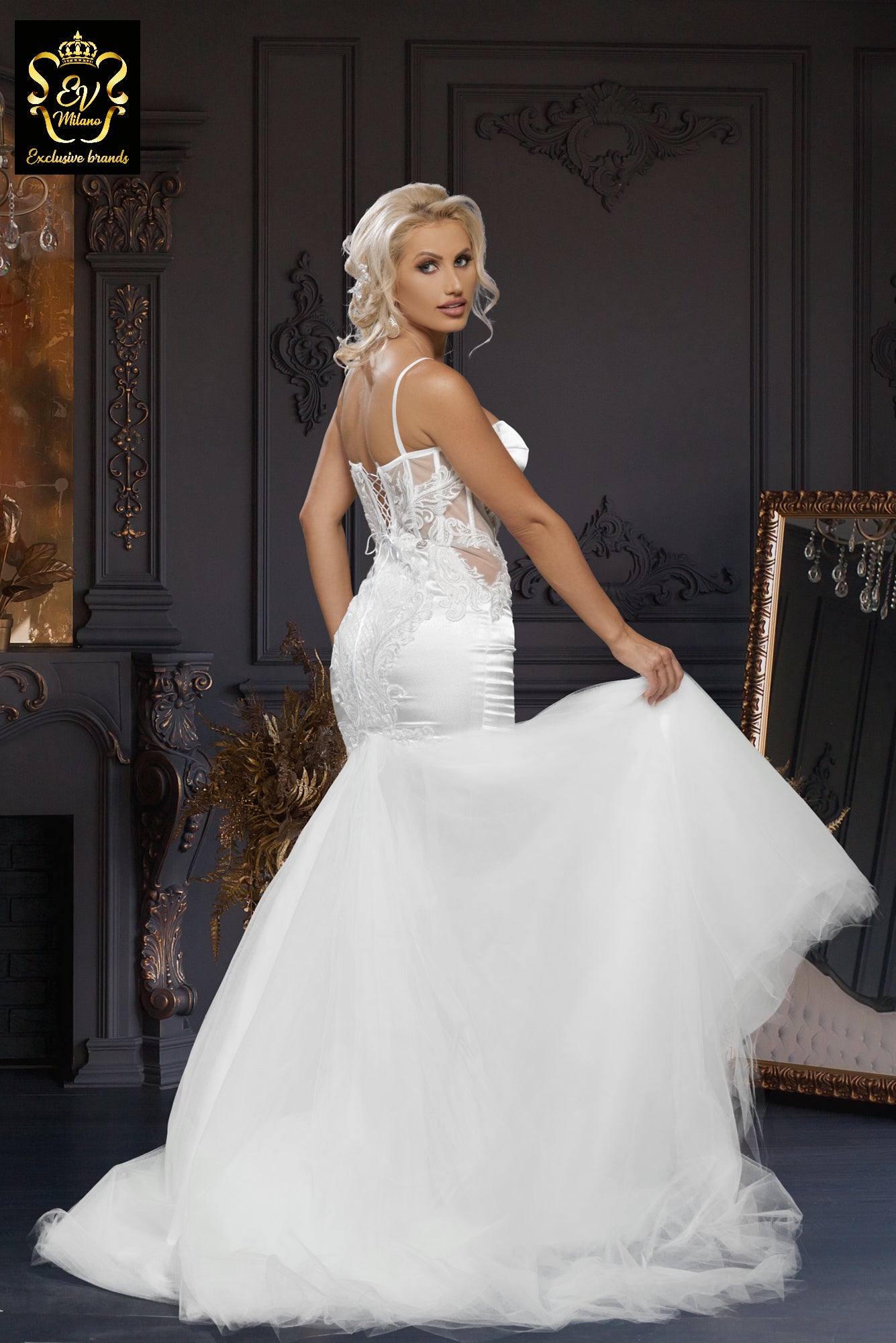 Long wedding dress with thin straps, precious model and train EVM-1009