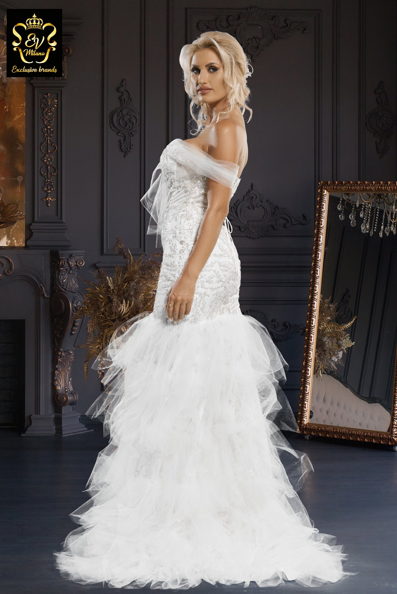 Long wedding dress with tulle straps and embroidered model EVM-1013