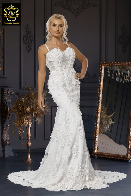 Long wedding dress with thin straps, embroidered model and train EVM-1018