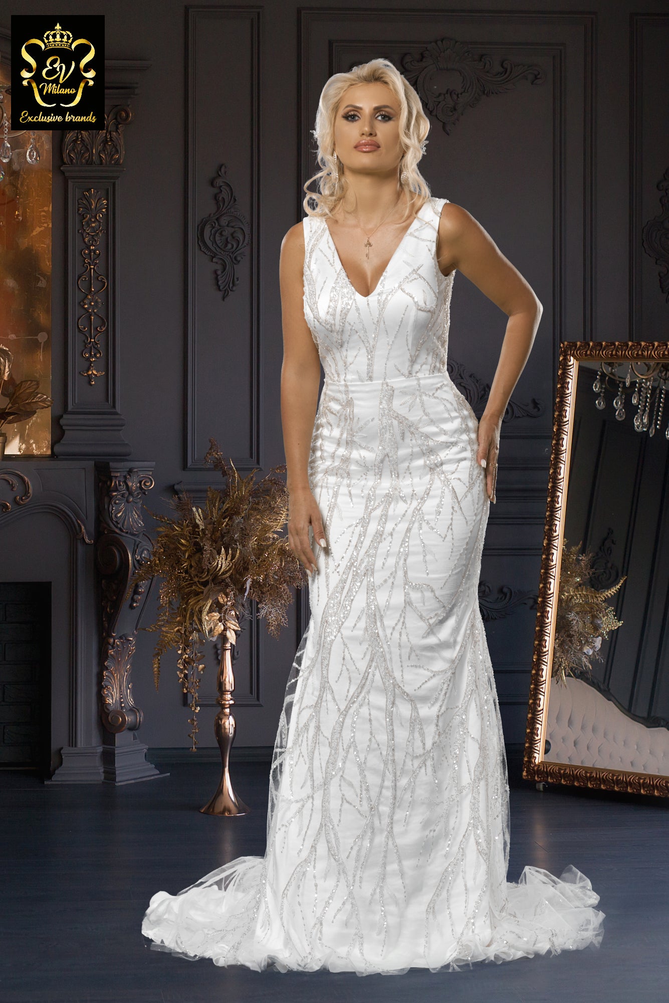 Long wedding dress with wide straps, embroidered model and train EVM-1019