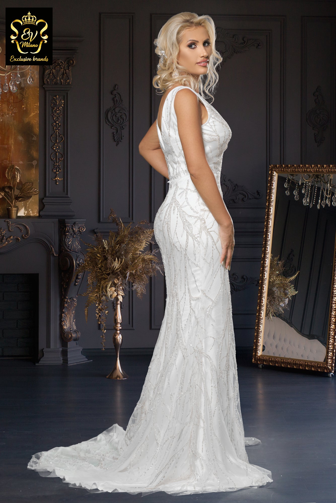 Long wedding dress with wide straps, embroidered model and train EVM-1019