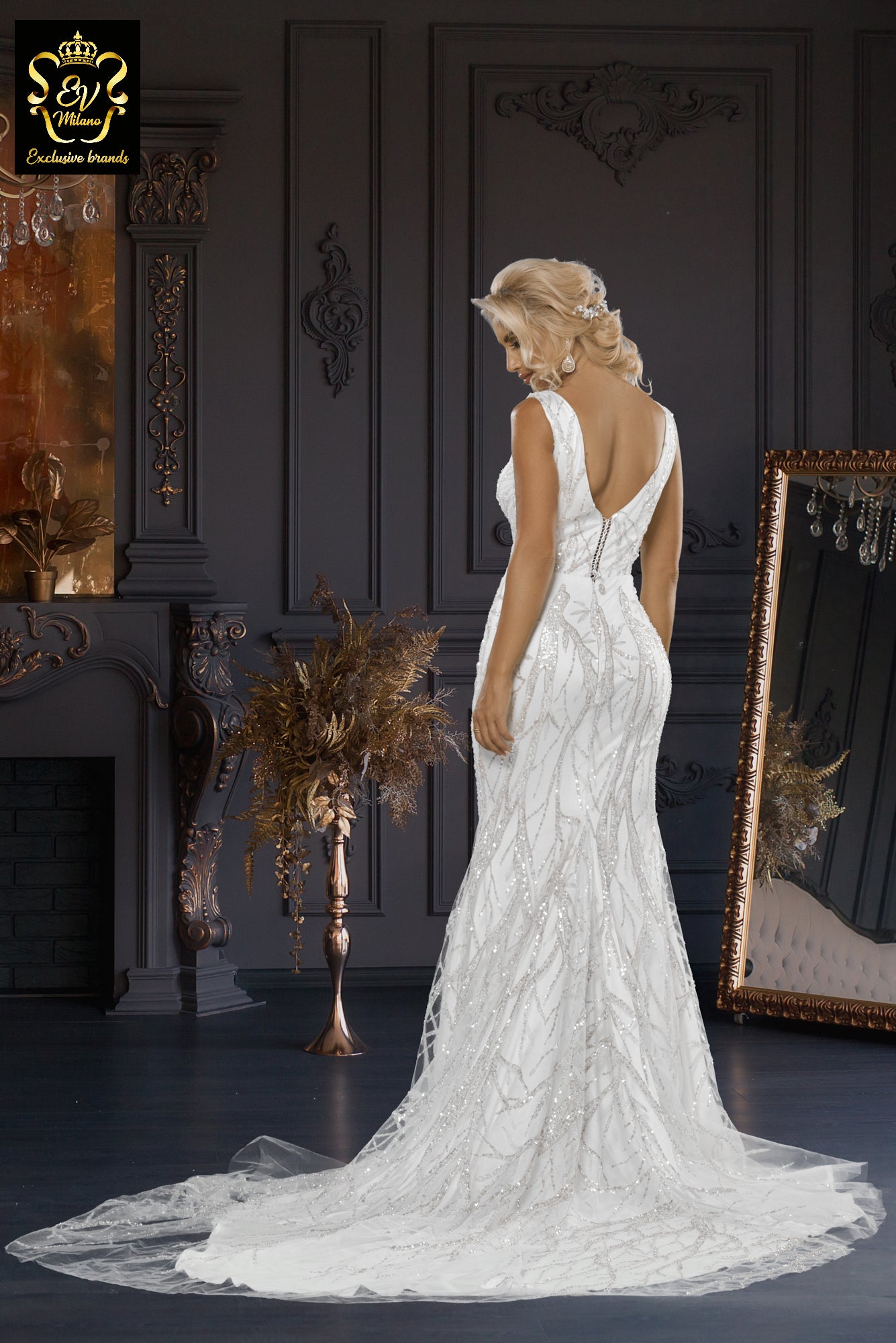 Long wedding dress with wide straps, embroidered model and train EVM-1019