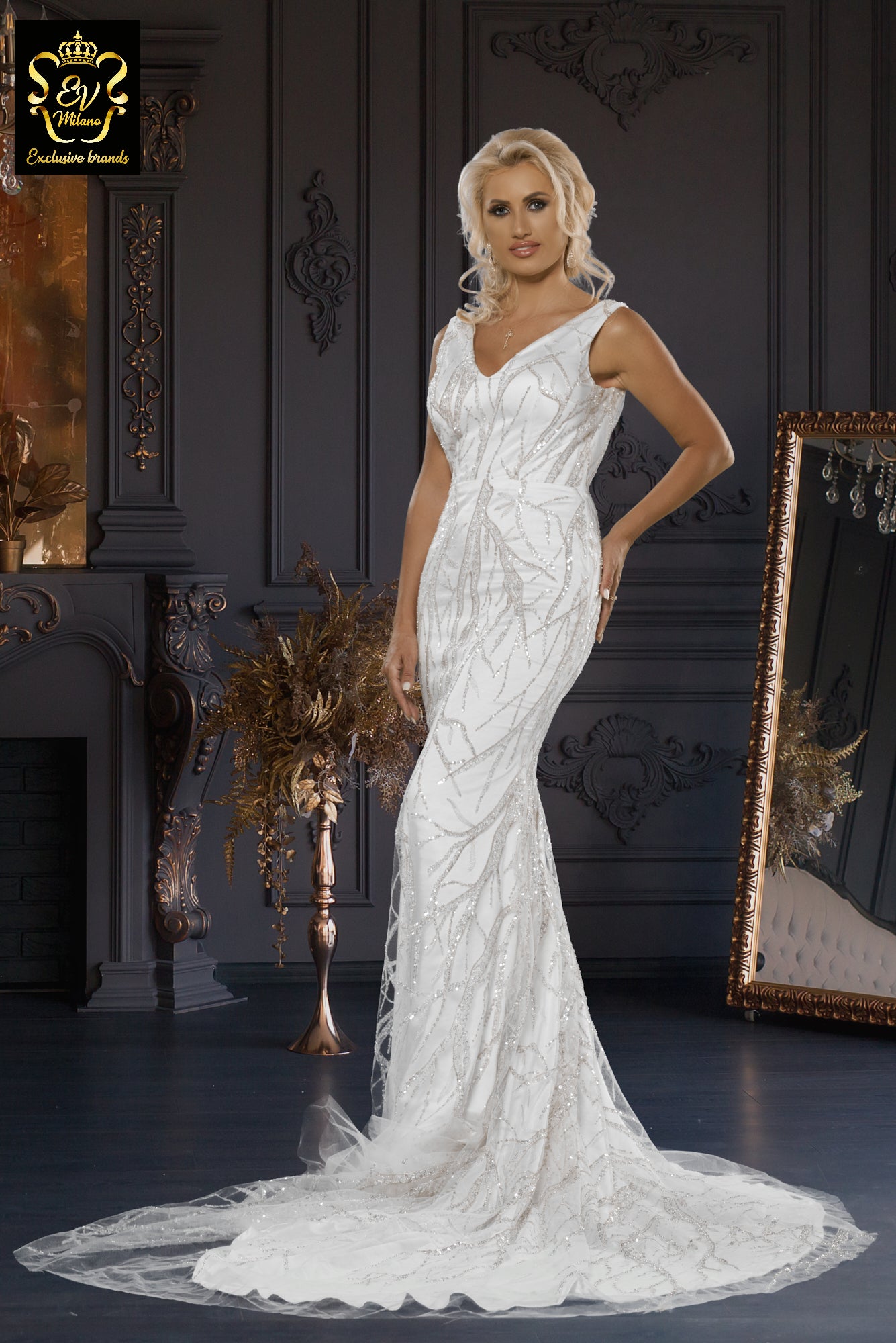 Long wedding dress with wide straps, embroidered model and train EVM-1019