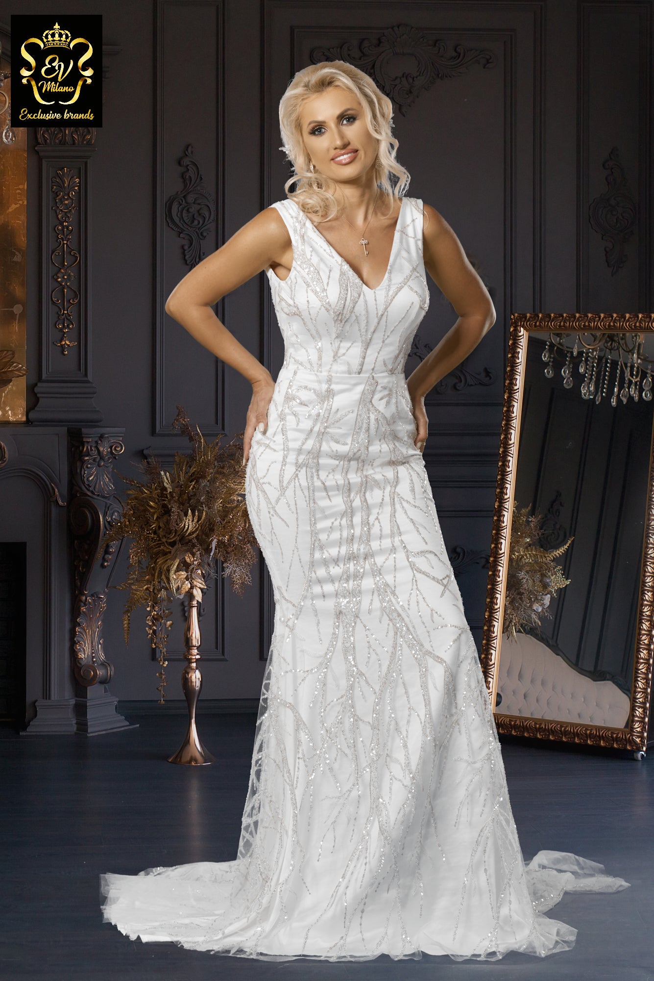 Long wedding dress with wide straps, embroidered model and train EVM-1019