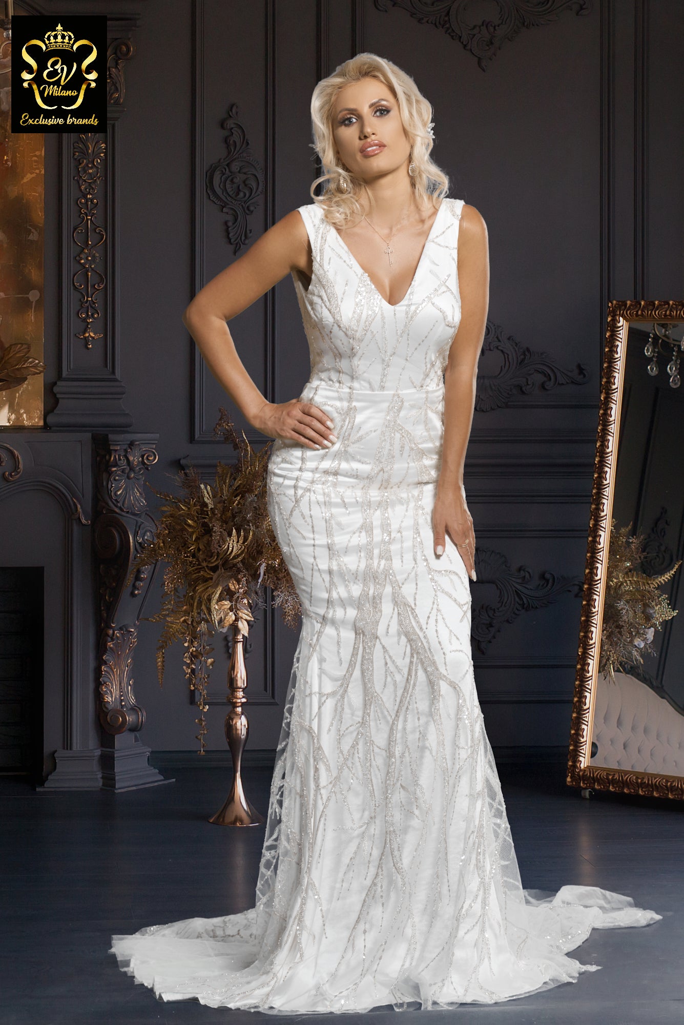 Long wedding dress with wide straps, embroidered model and train EVM-1019