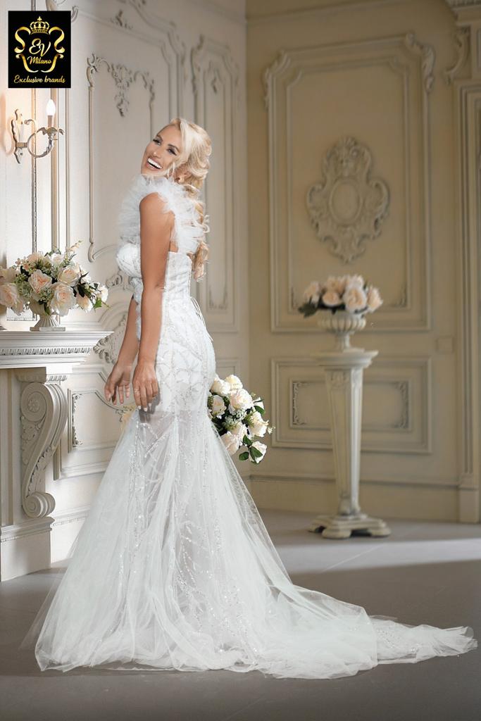 Long wedding dress with tulle straps and train EVM-1034