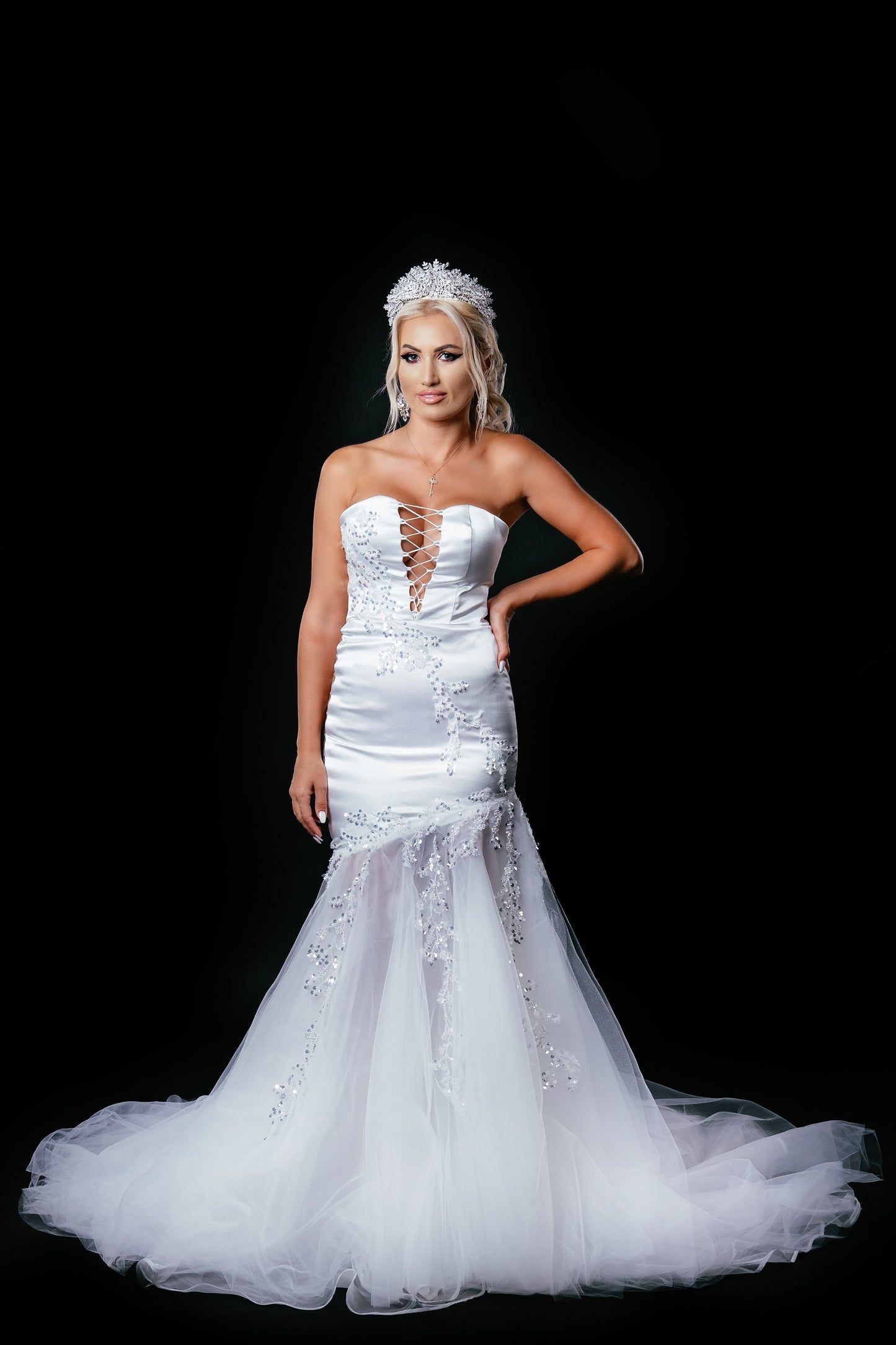 Long sleeveless wedding dress EVM-1043