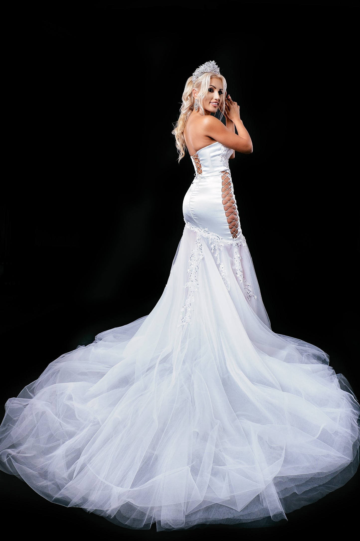 Long sleeveless wedding dress EVM-1043