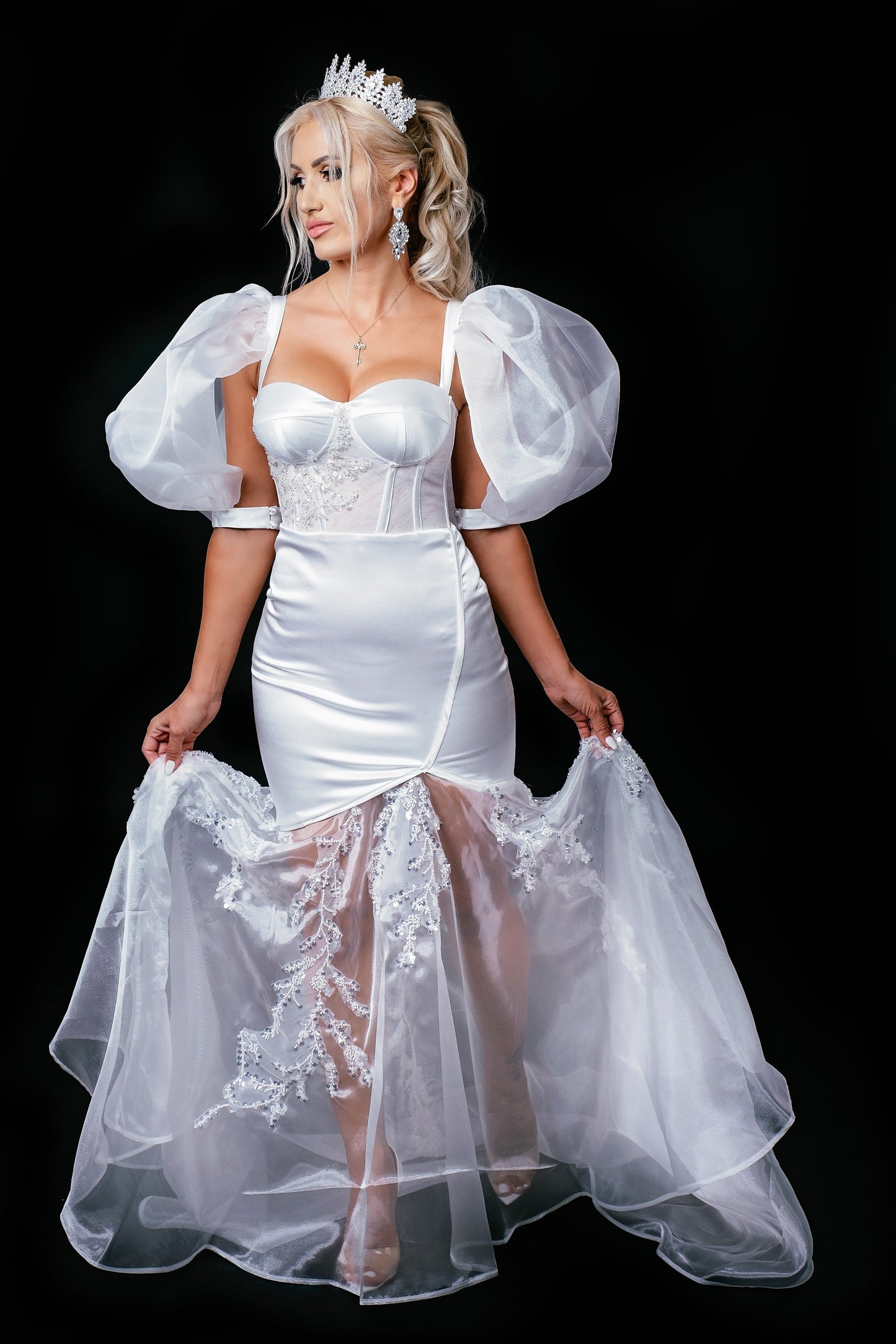 Long wedding dress with short sleeves and tulle train EVM-1041