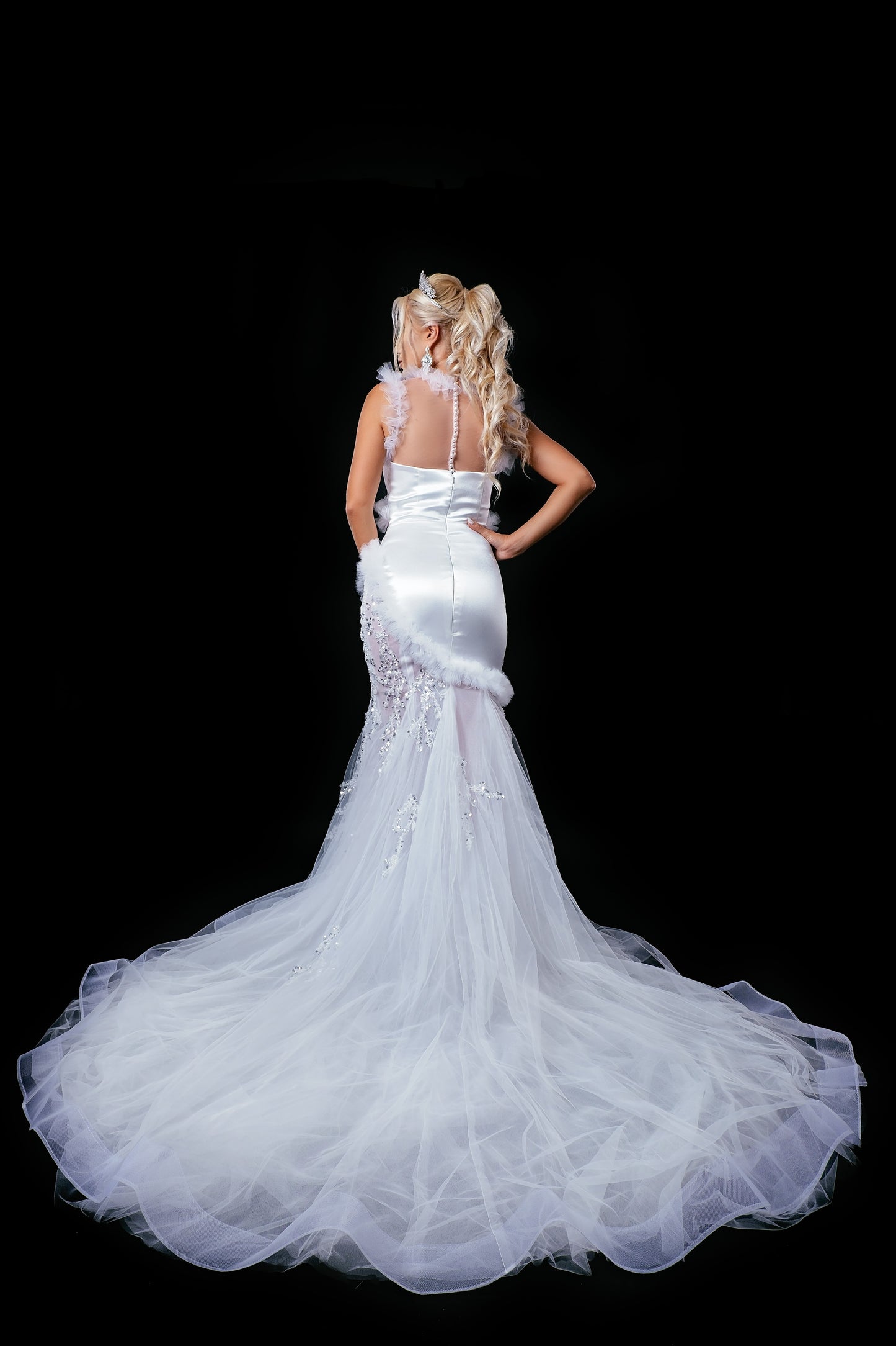 Long wedding dress with cutout pattern EVM-1036