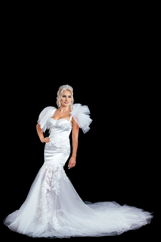 Long wedding dress with short sleeves, embroidered model and train EVM-1045