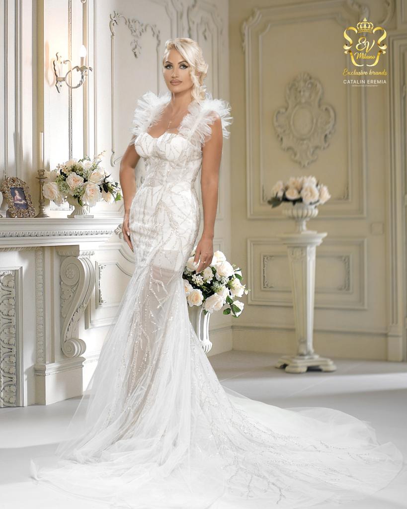 Long wedding dress with tulle straps and train EVM-1034